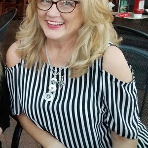 Meet your Posher, Janet